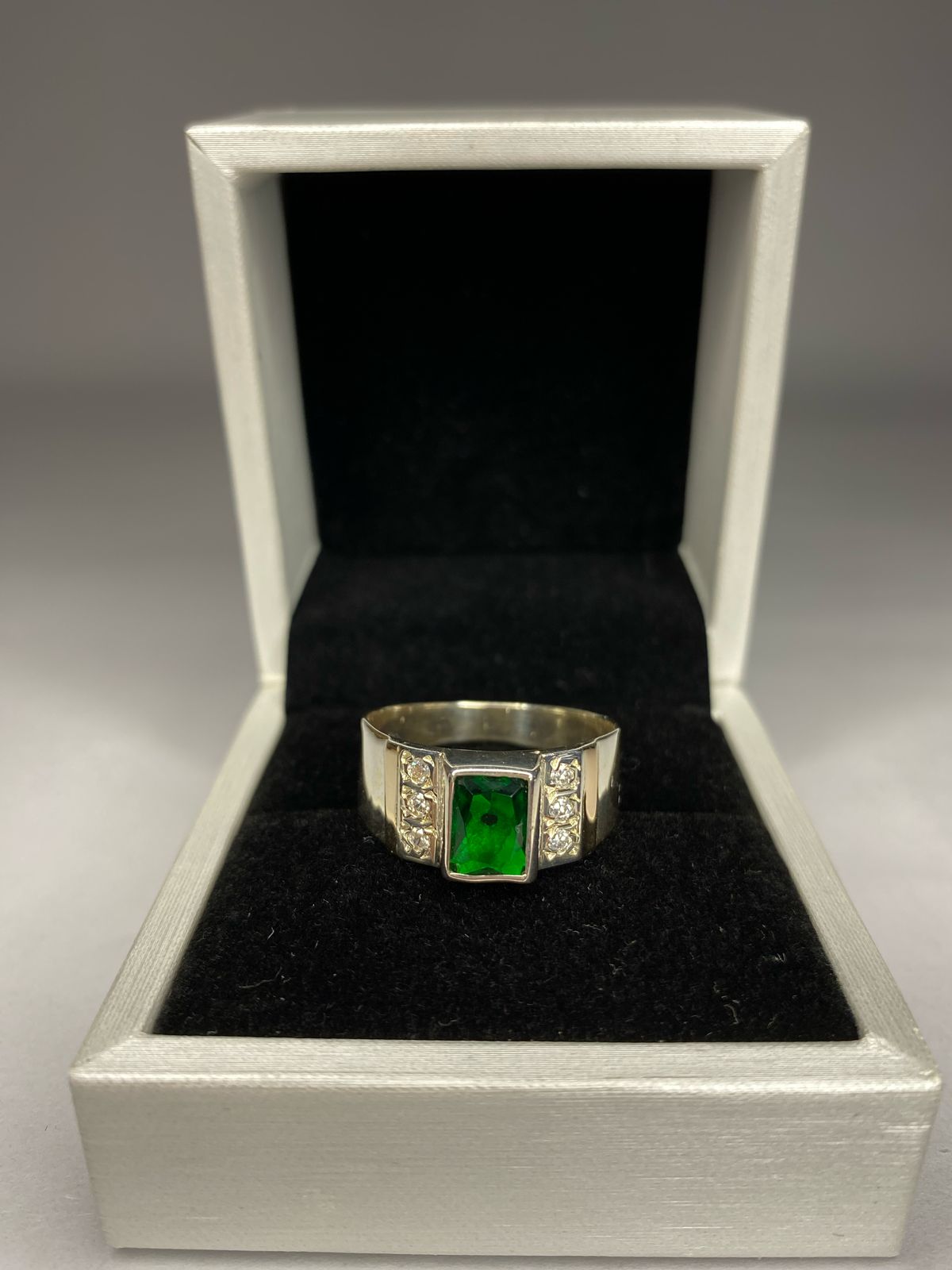 Anillo de plata 970 con oro 14k y piedra esmeralda mujer