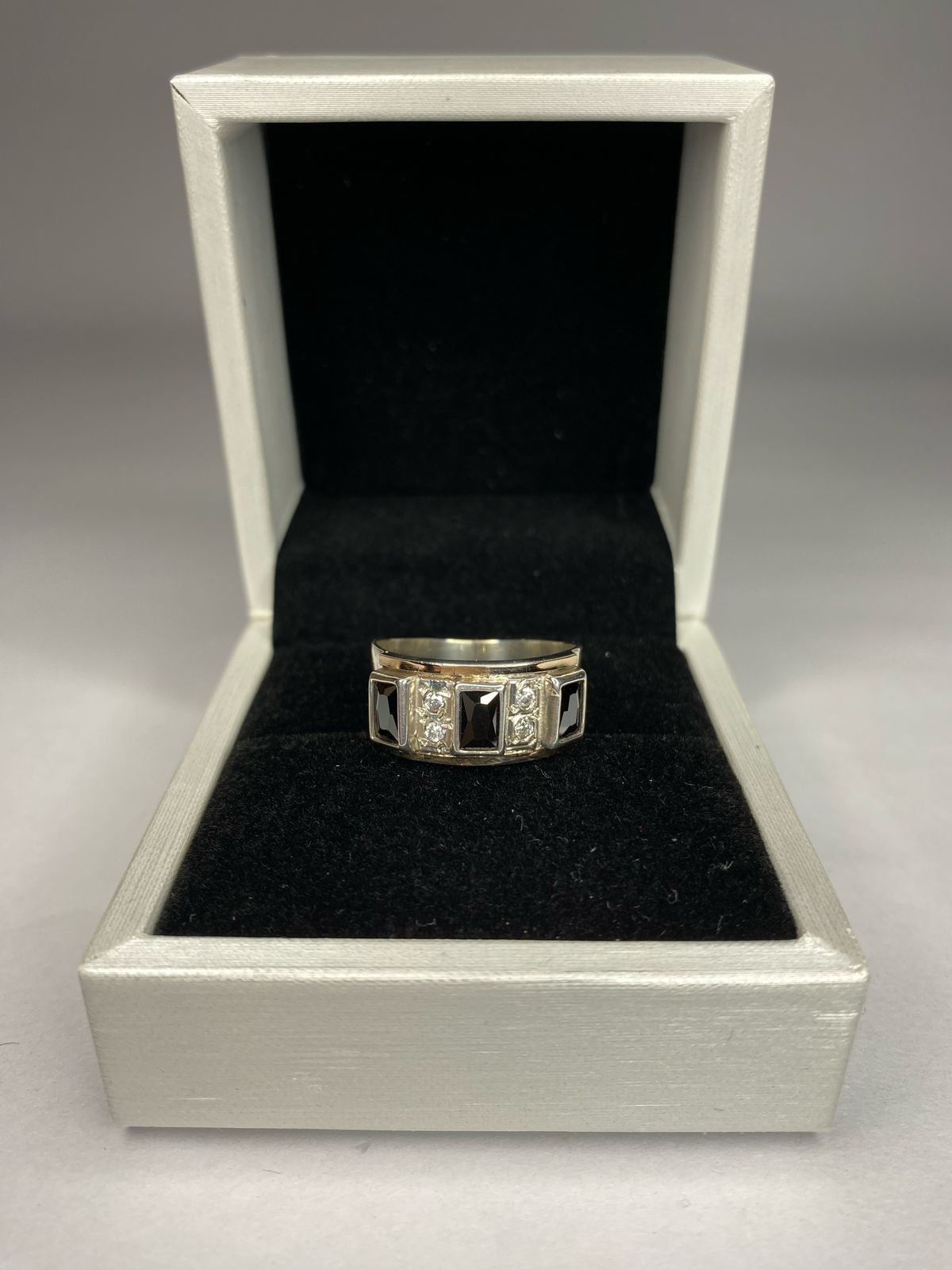 Anillo de plata 970 con oro 14k y piedra ónix mujer