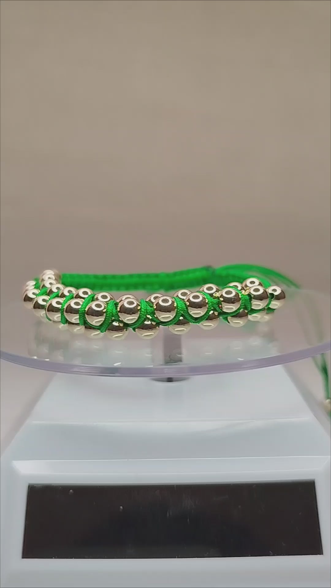 Pulsera hilo verde con balines de oro 18k ajustable hombre