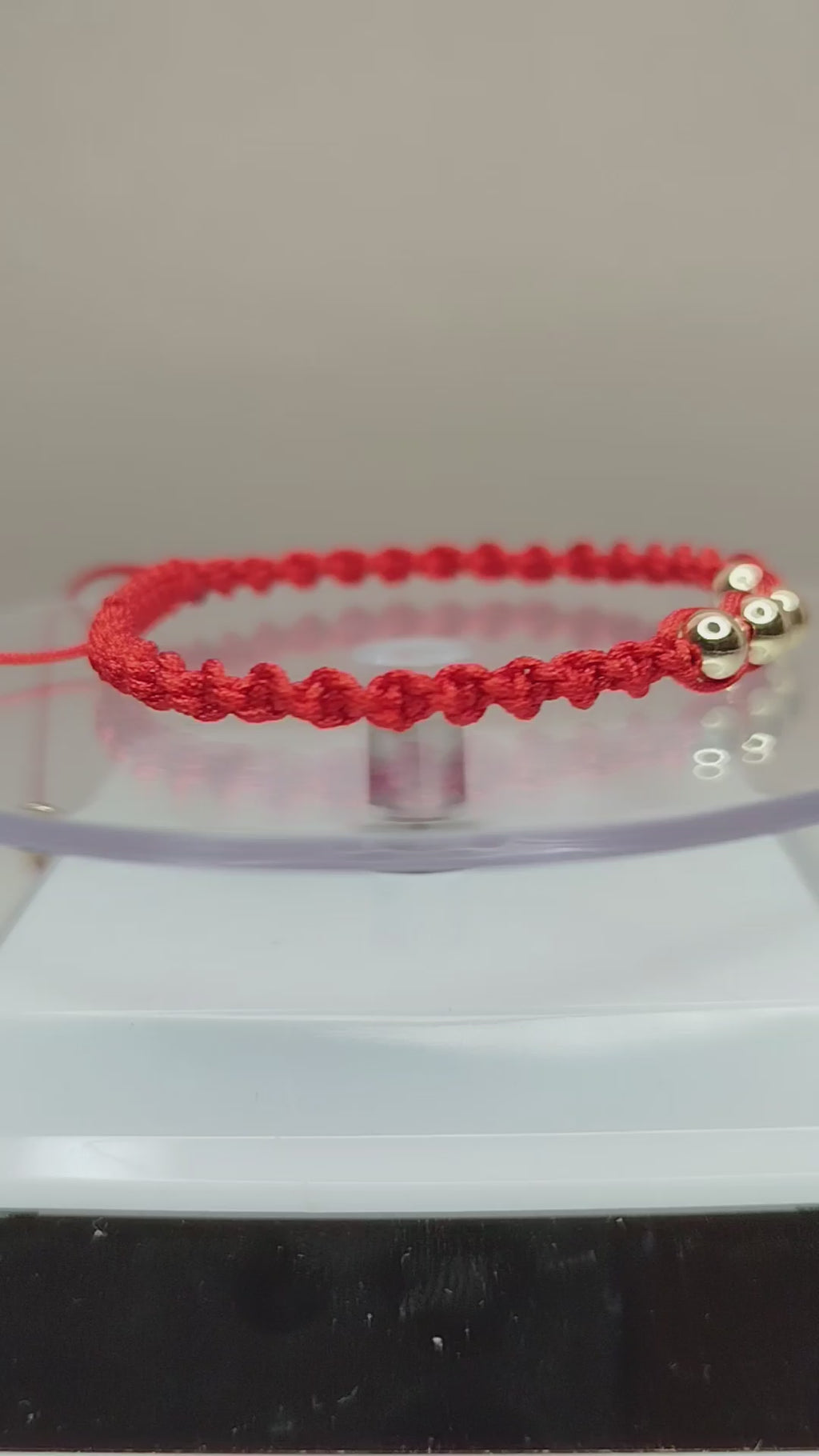 Pulsera hilo rojo estilo turbillon con balines de oro 18k ajustable hombre