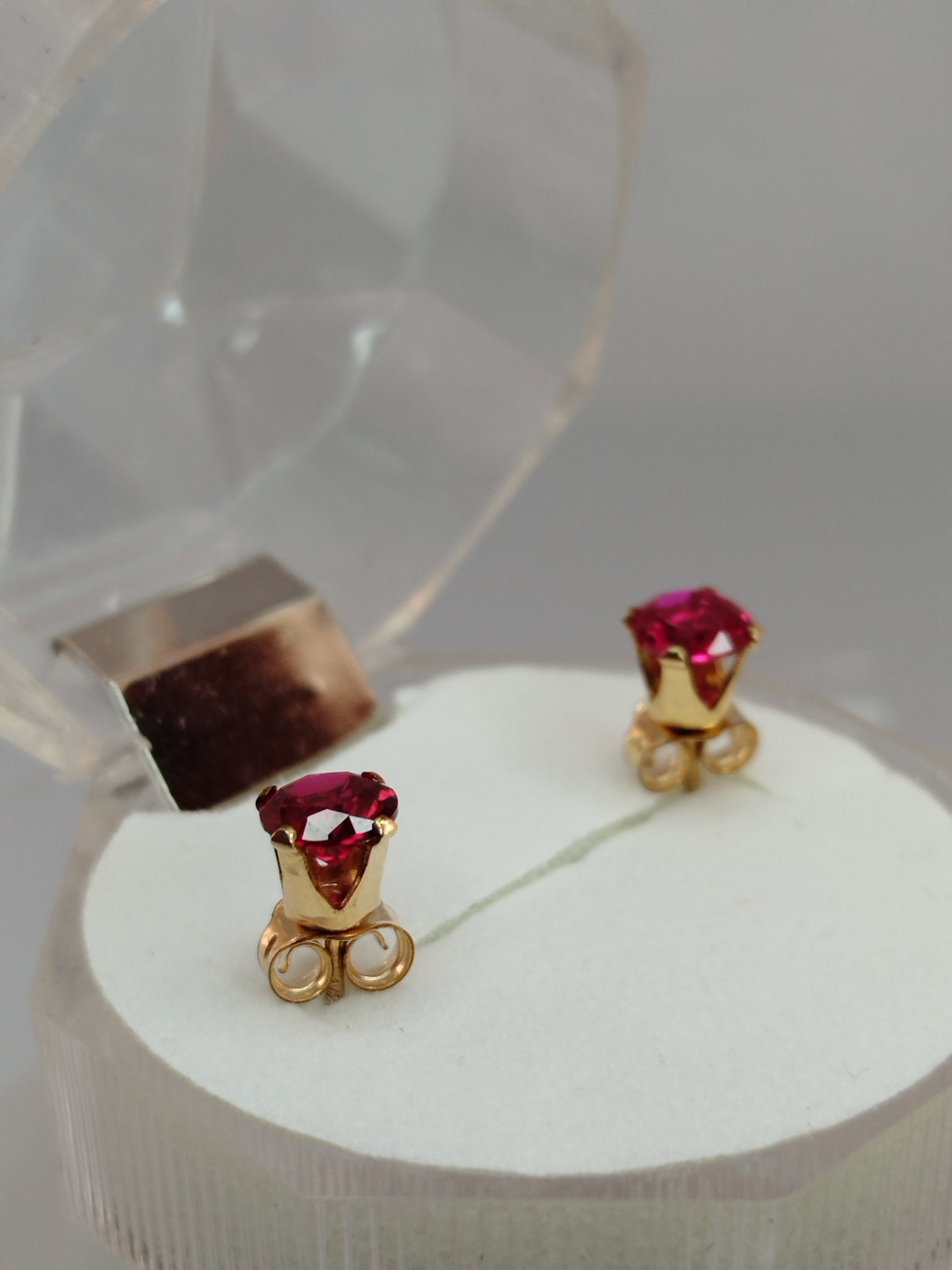 Aros de oro 14k con piedra rubí hombre
