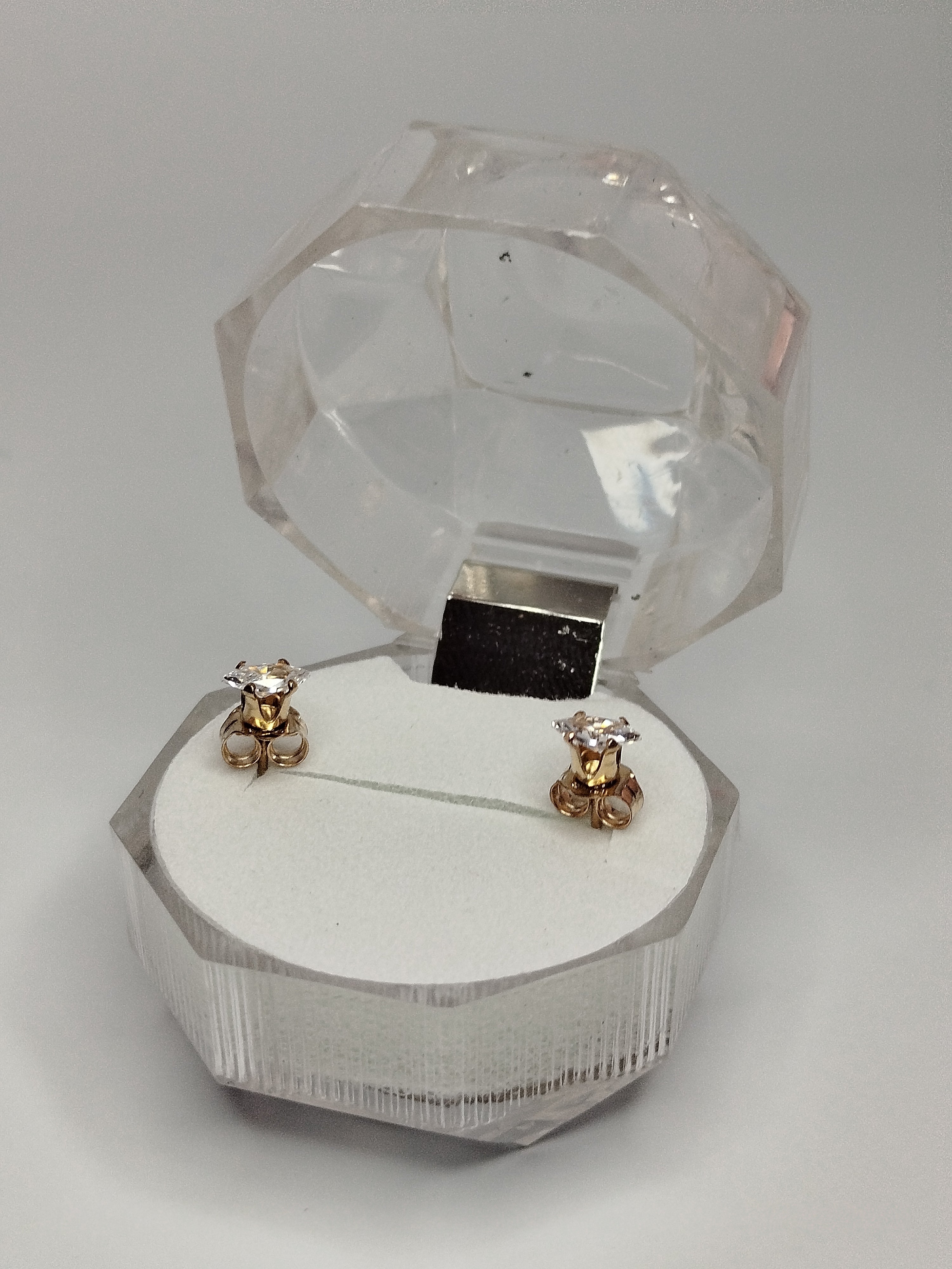Aros de oro 14k con piedra circón hombre
