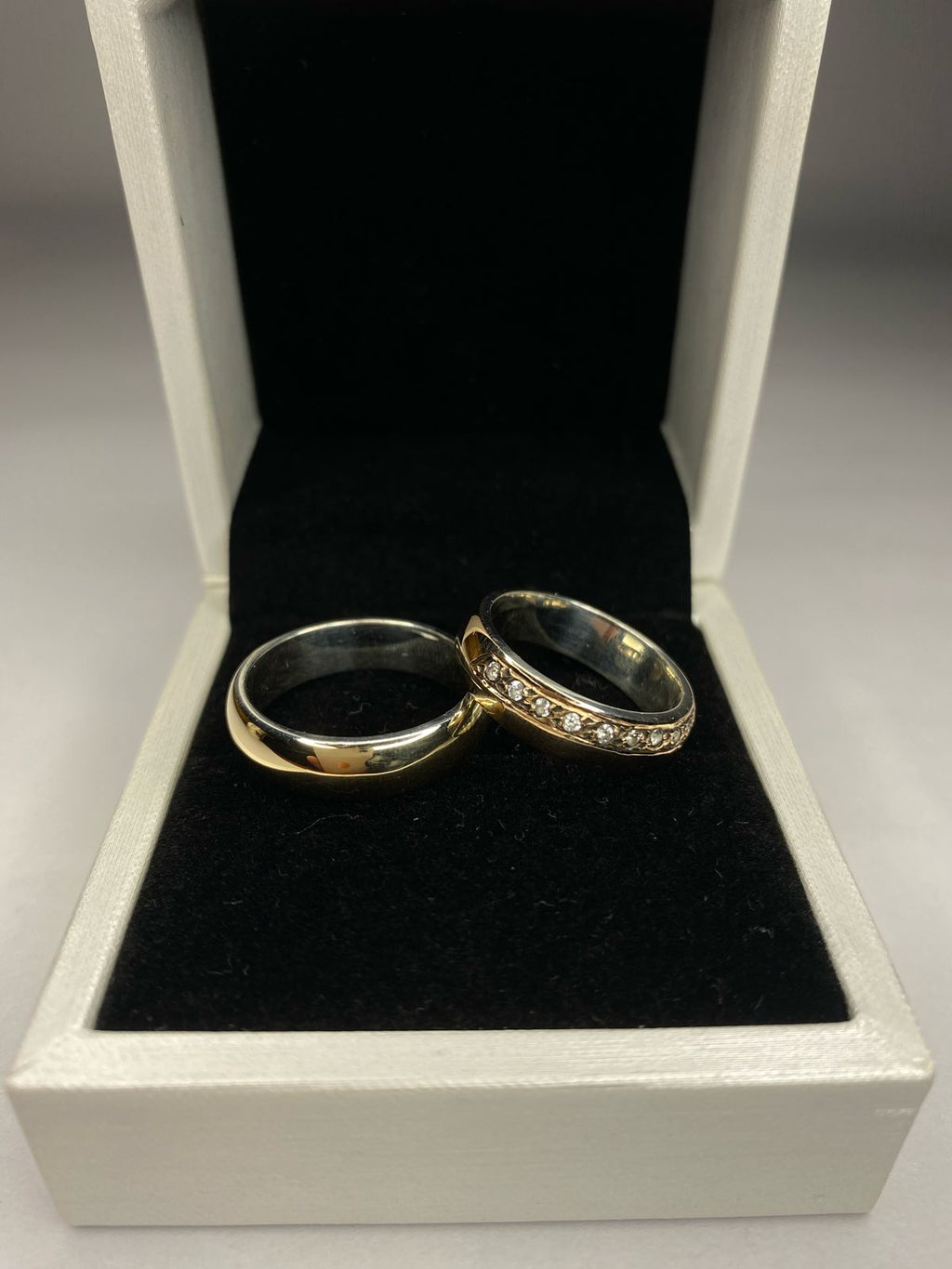 Argollas media caña plata 925 con oro 14k y circón parejas